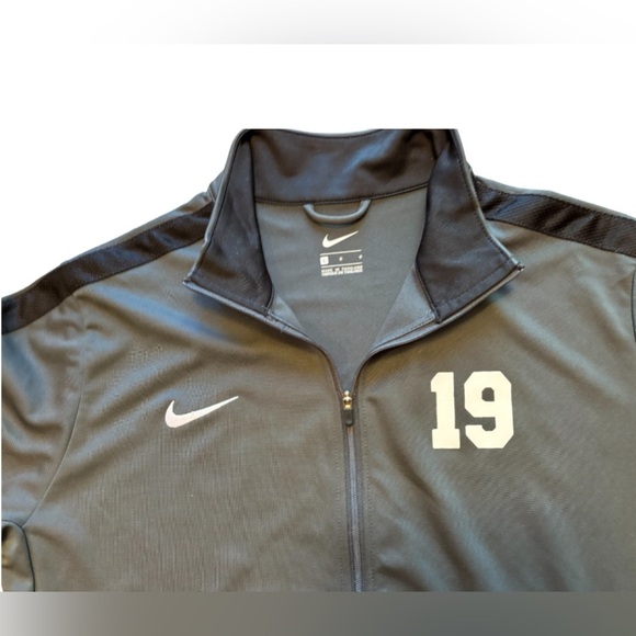 Nike Women’s volleyball zip up lightweight gray and black  jacket size large - Picture 3 of 9